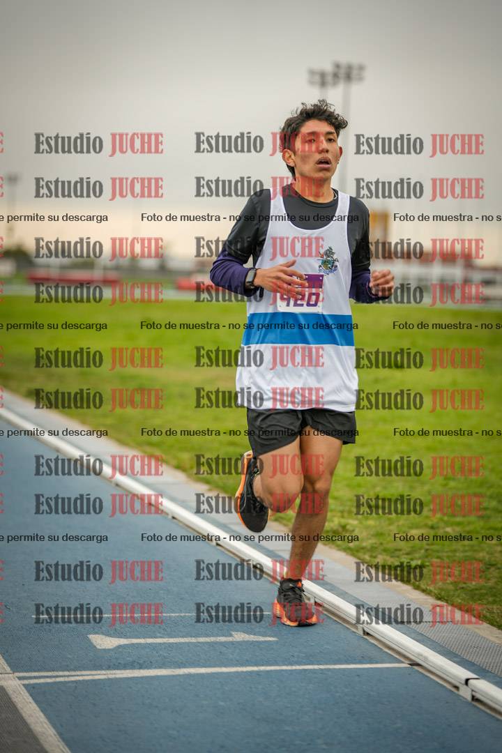 Fotos de los 3000 m llanos de varones - U17 (incluye la marcha atlética)
