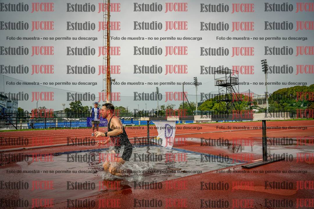 Fotos de los 3000 m con obstáculos de varones