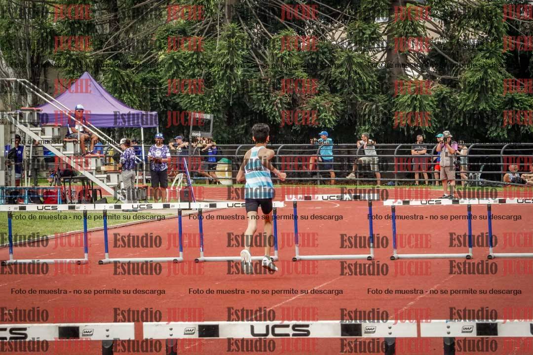 Fotos de los 295 m con vallas de varones