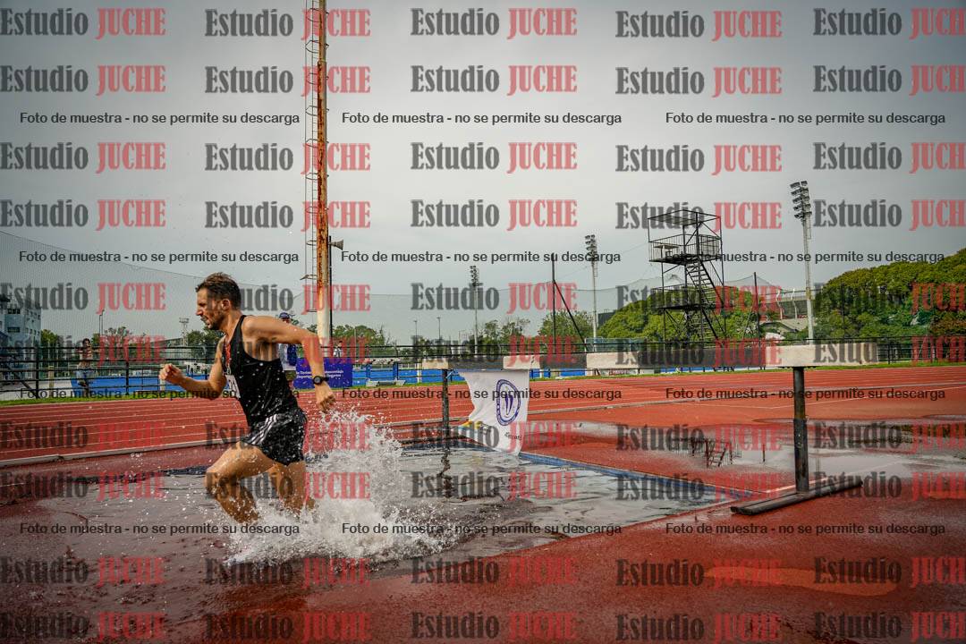Fotos de los 3000 m con obstáculos de varones