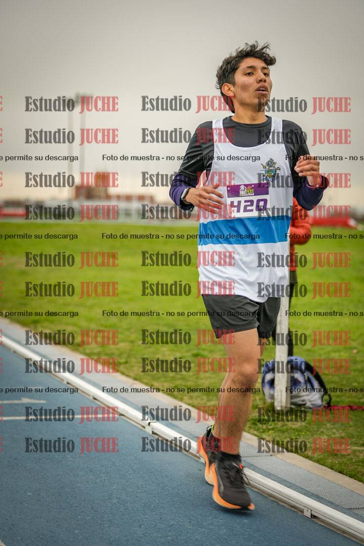 Fotos de los 3000 m llanos de varones - U17 (incluye la marcha atlética)