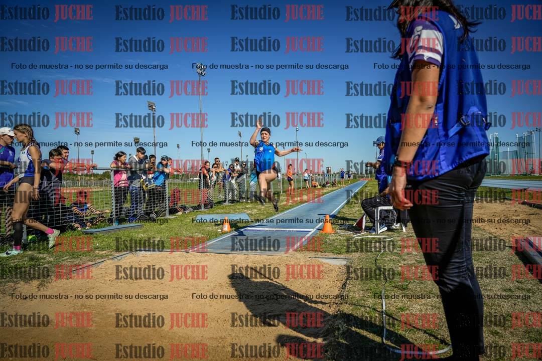 Fotos del salto en largo de mujeres