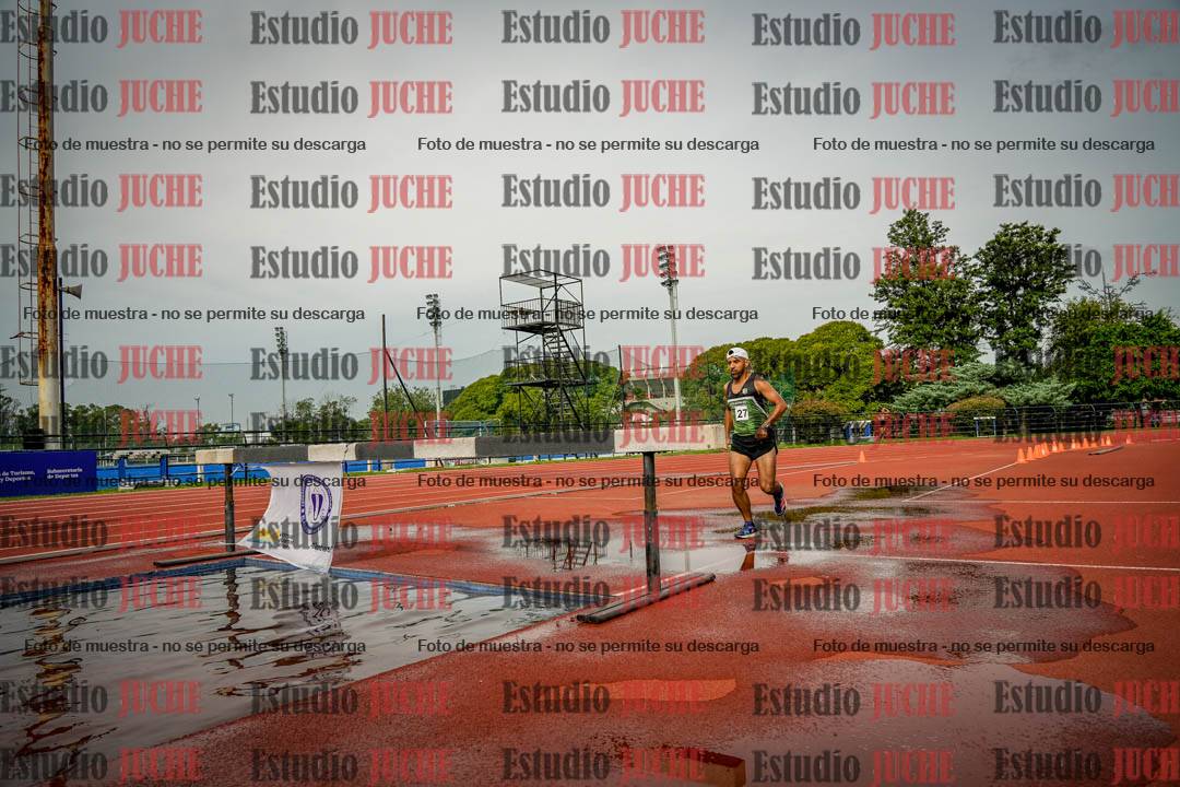Fotos de los 3000 m con obstáculos de varones