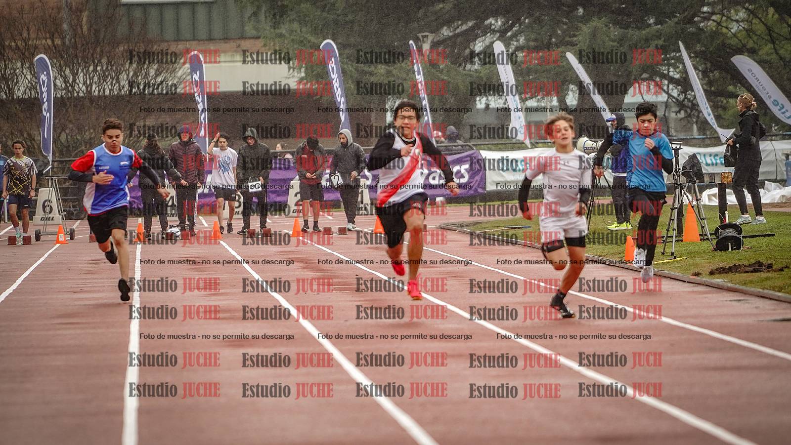 Fotos de los 80 m llanos de varones