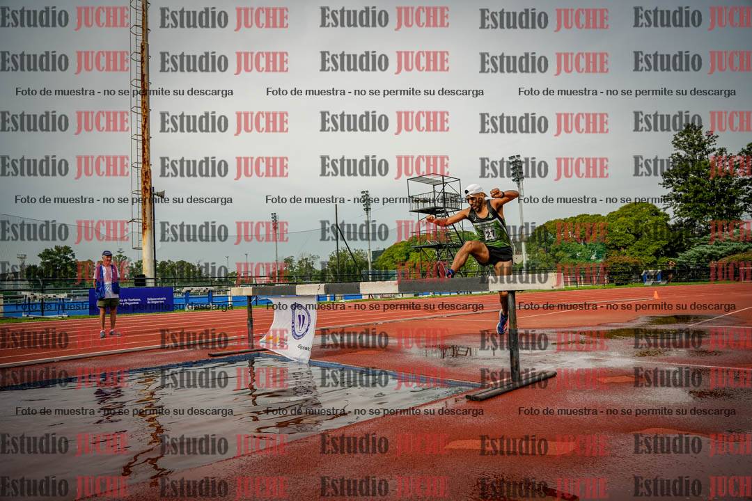 Fotos de los 3000 m con obstáculos de varones