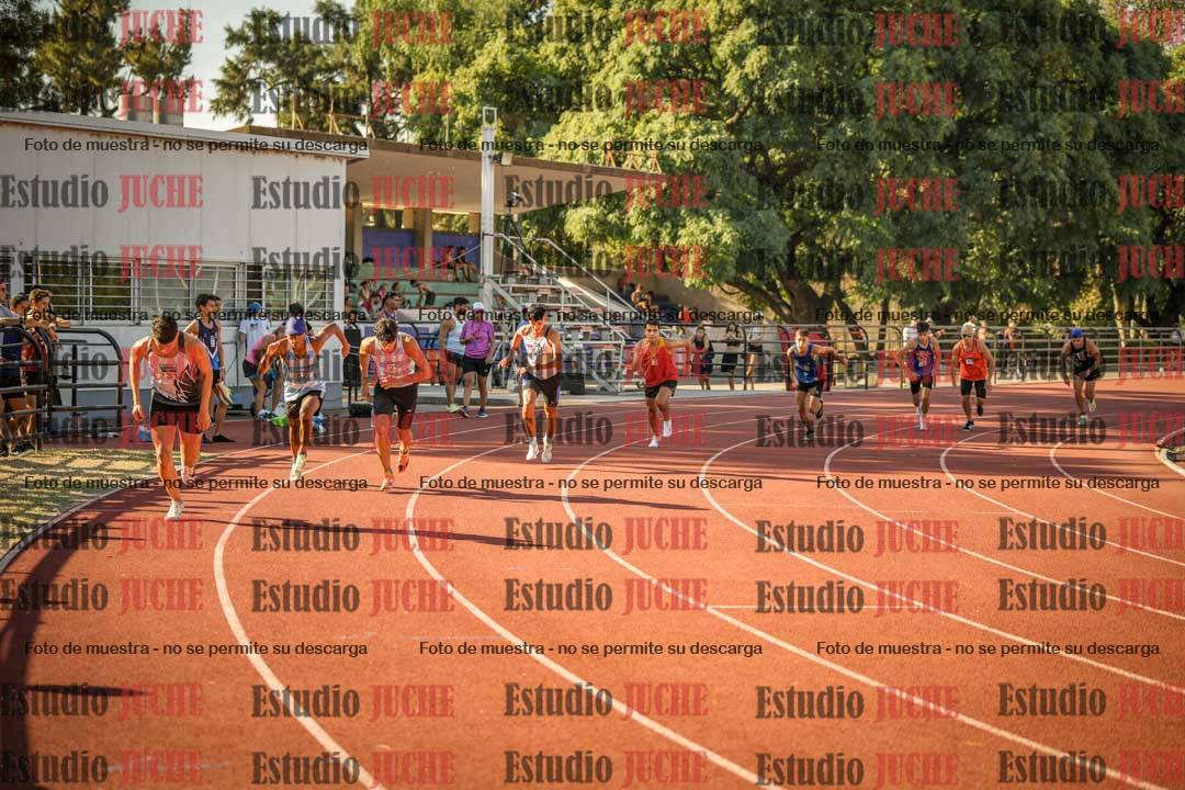 Fotos de los 800 m llanos de varones