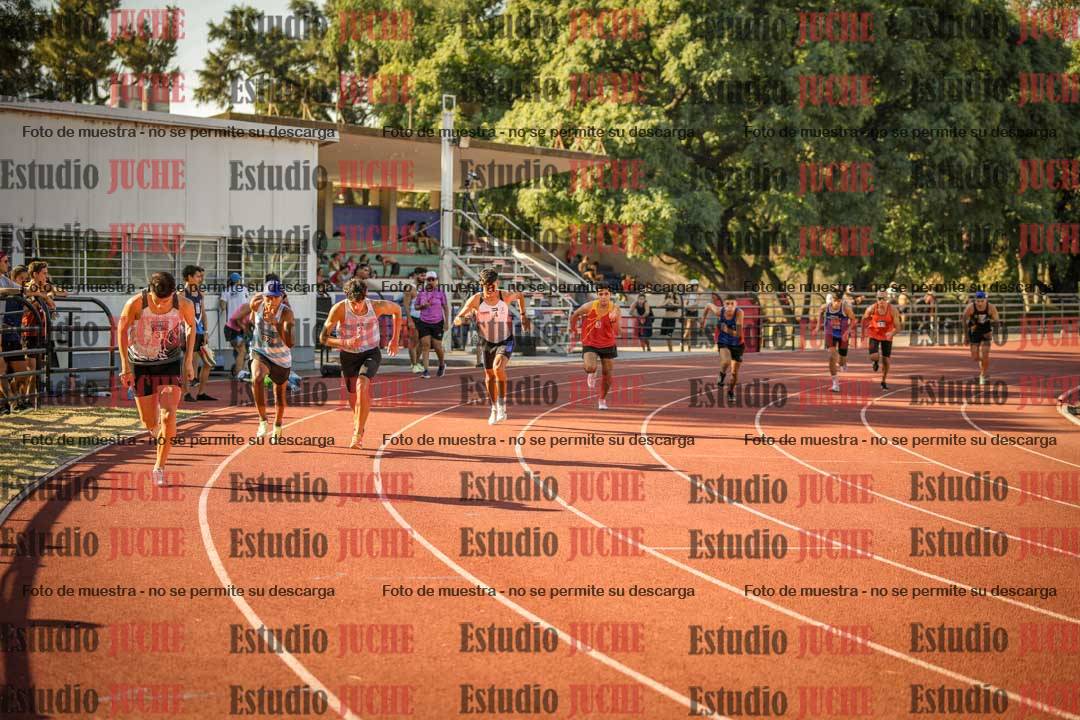 Fotos de los 800 m llanos de varones