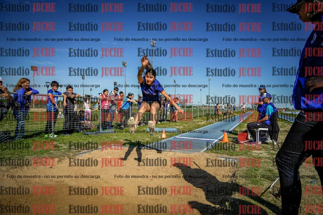 Fotos del salto en largo de mujeres