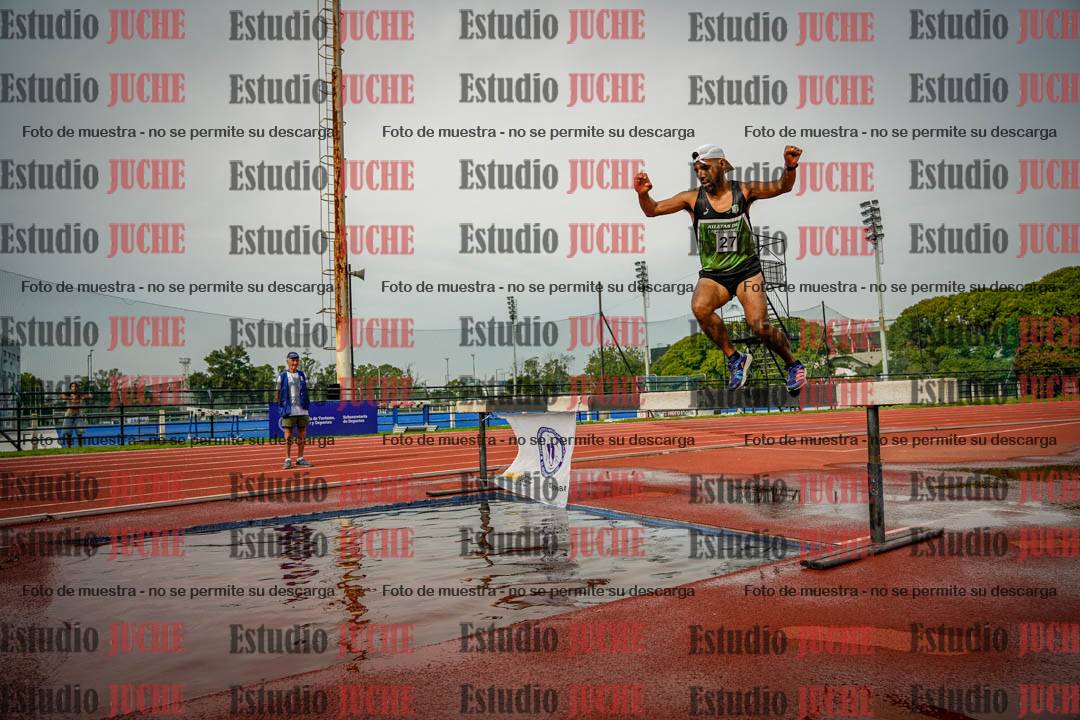 Fotos de los 3000 m con obstáculos de varones