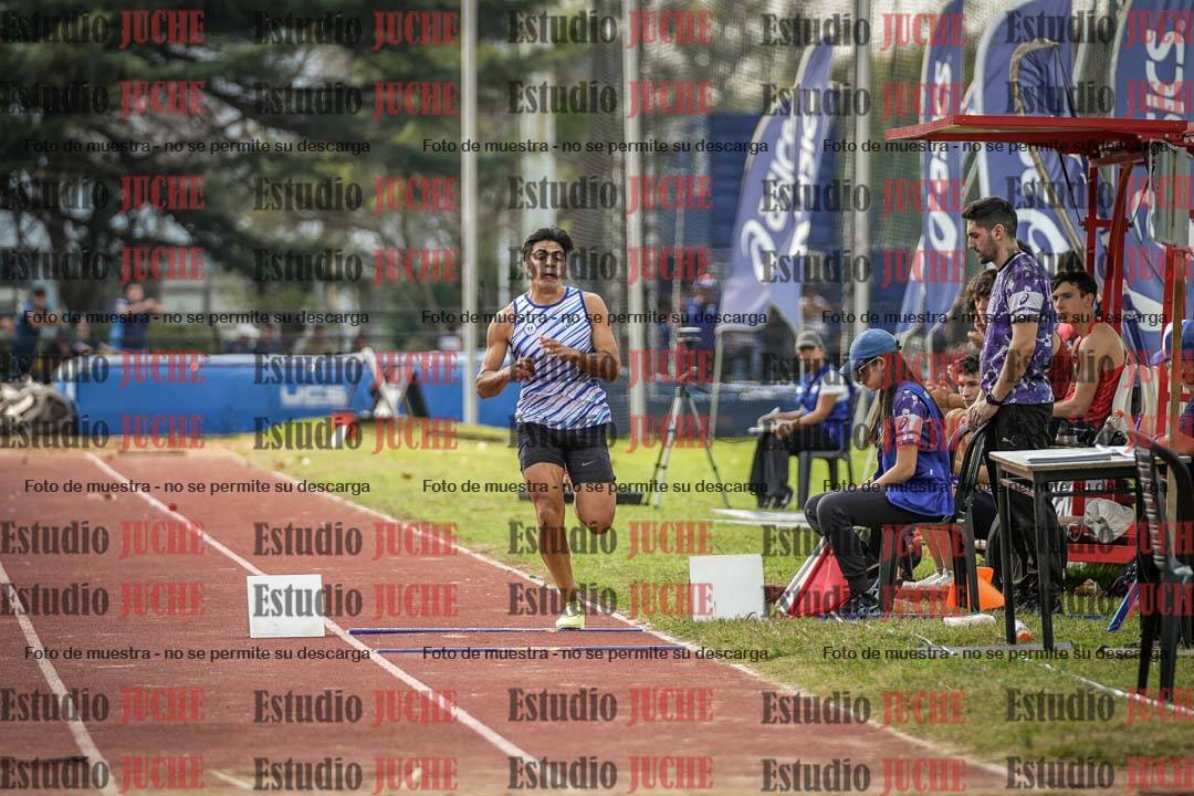 Fotos del salto en largo de varones