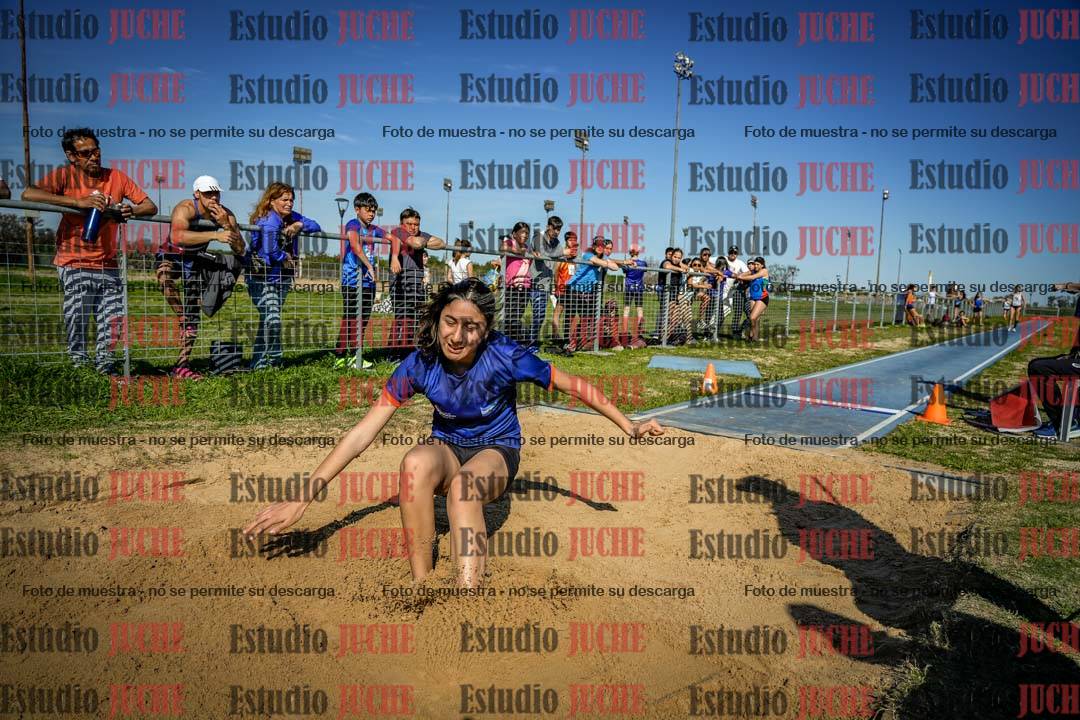 Fotos del salto en largo de mujeres