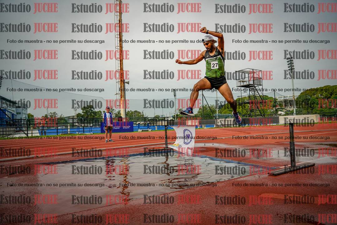 Fotos de los 3000 m con obstáculos de varones