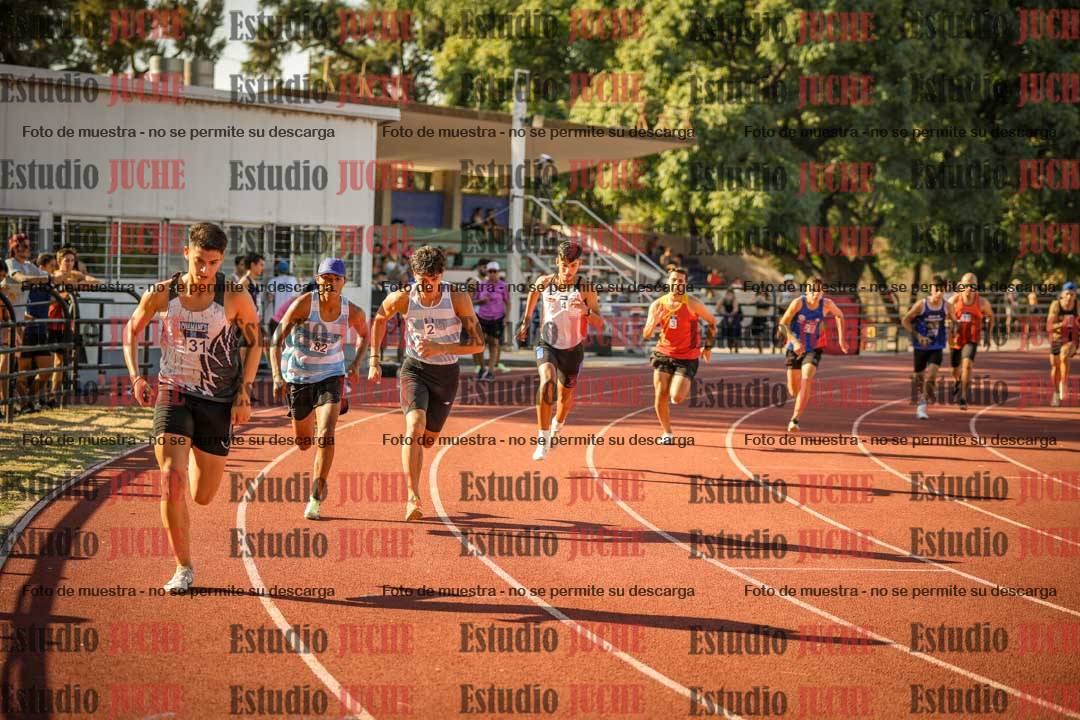 Fotos de los 800 m llanos de varones