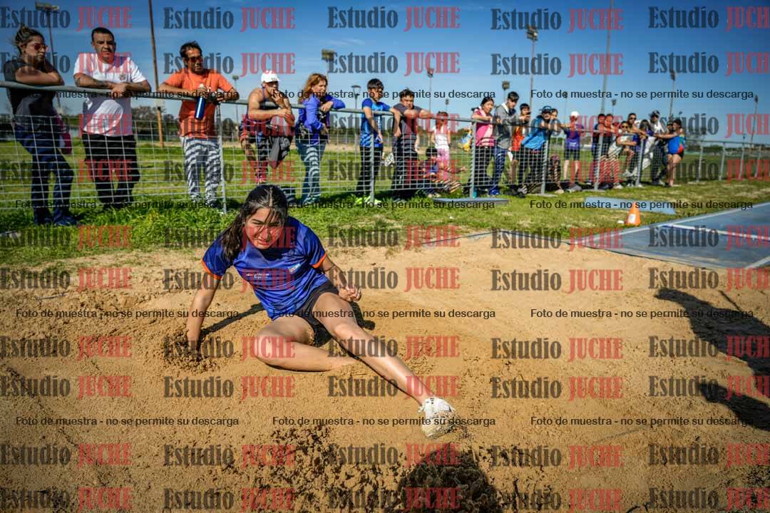Fotos del salto en largo de mujeres