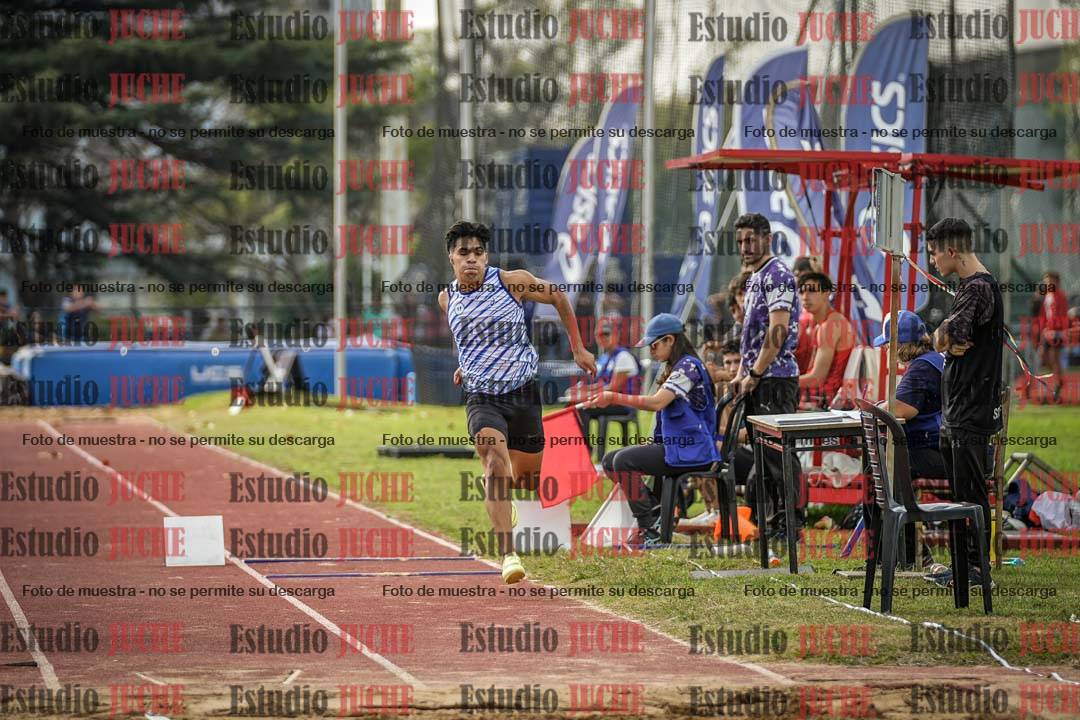 Fotos del salto en largo de varones