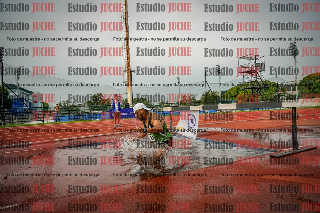 Fotos de los 3000 m con obstáculos de varones