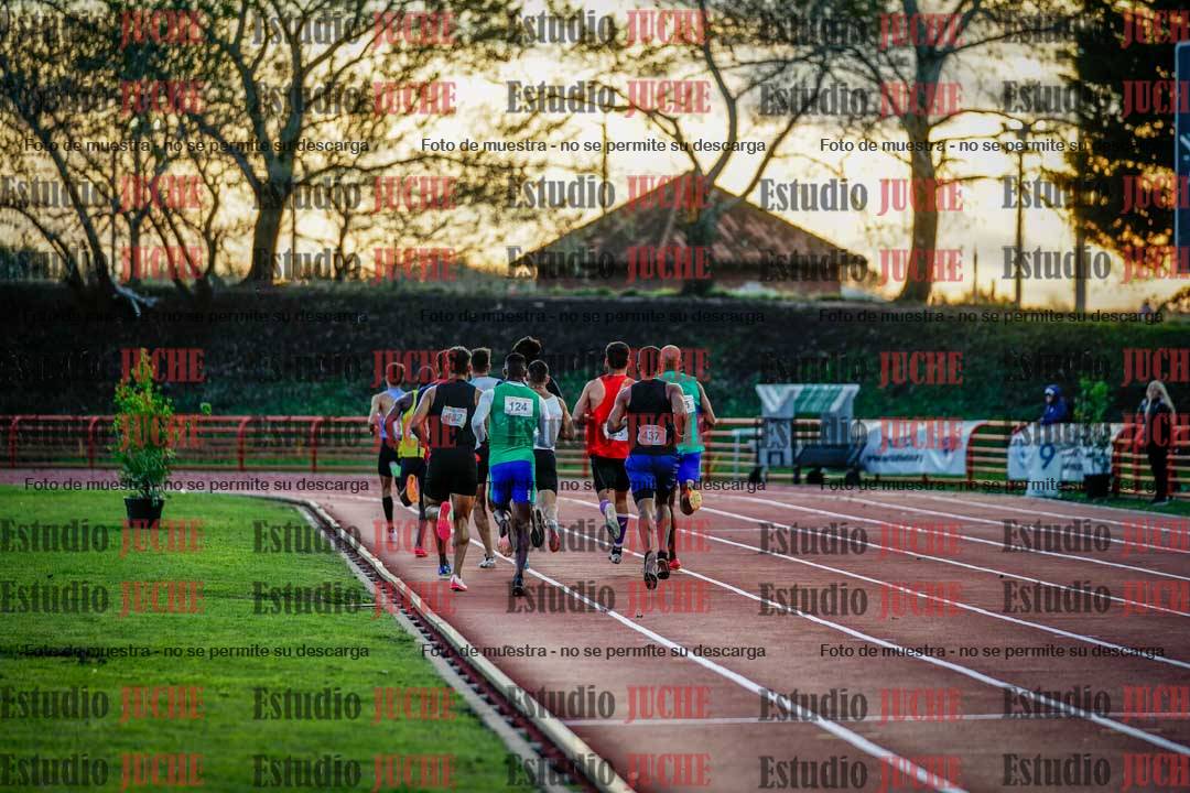 Fotos de los 1500 m llanos de varones - deca 10