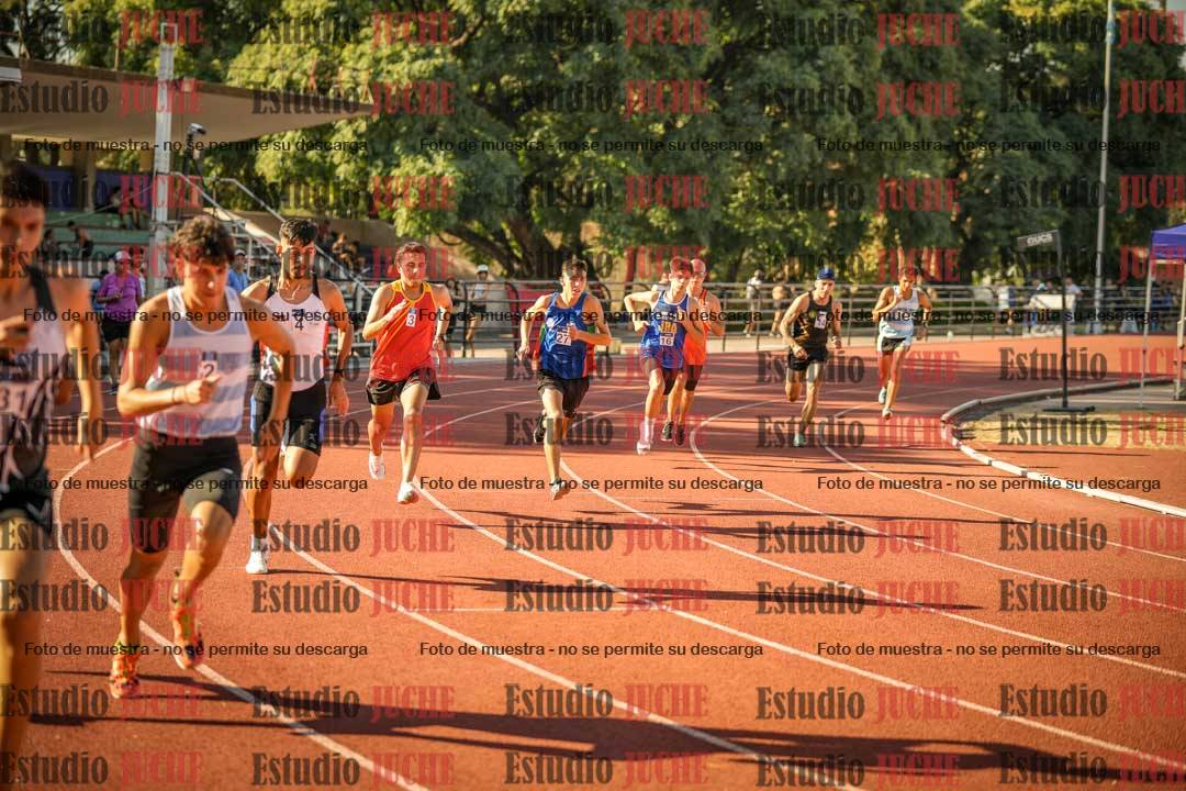 Fotos de los 800 m llanos de varones