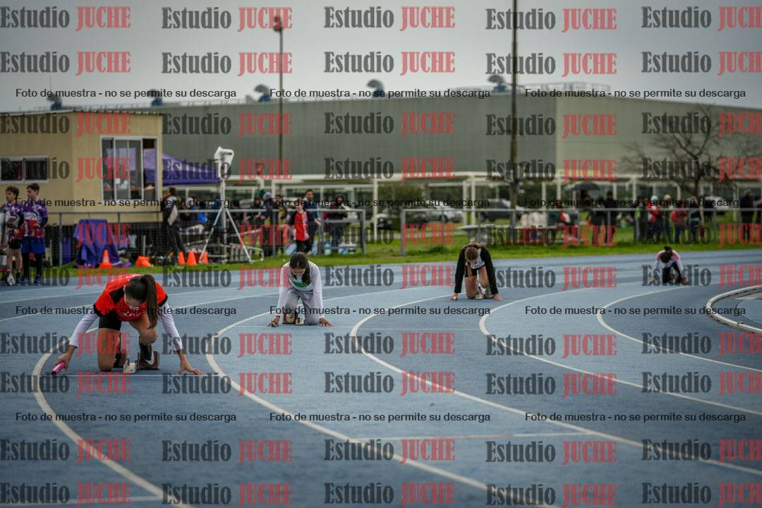 Fotos de las postas 5x80 m de mujeres - U14 - FINAL