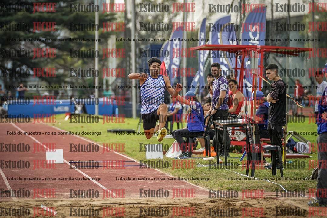 Fotos del salto en largo de varones
