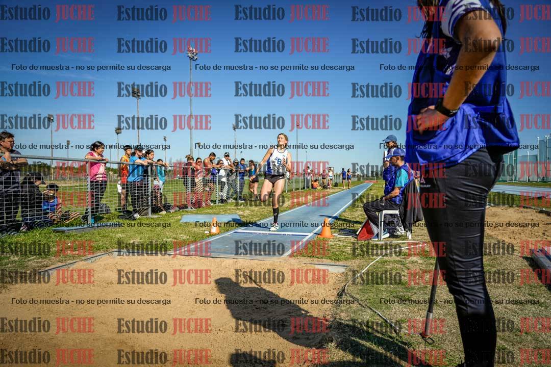Fotos del salto en largo de mujeres