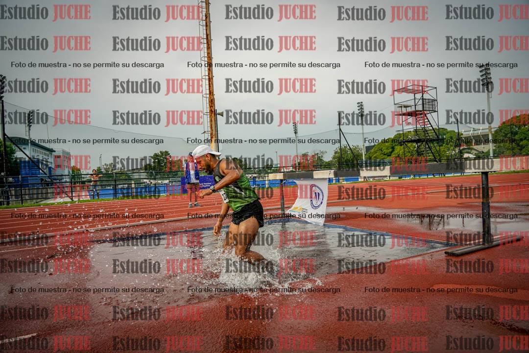 Fotos de los 3000 m con obstáculos de varones