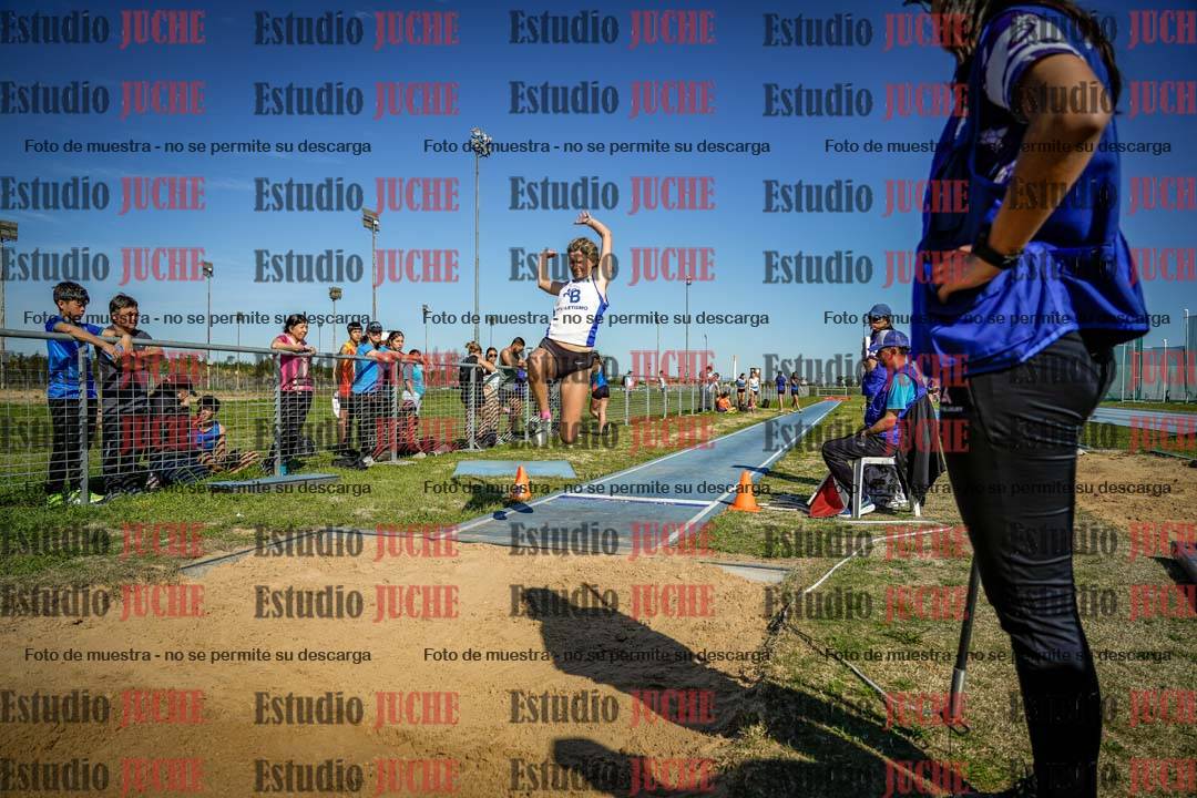 Fotos del salto en largo de mujeres