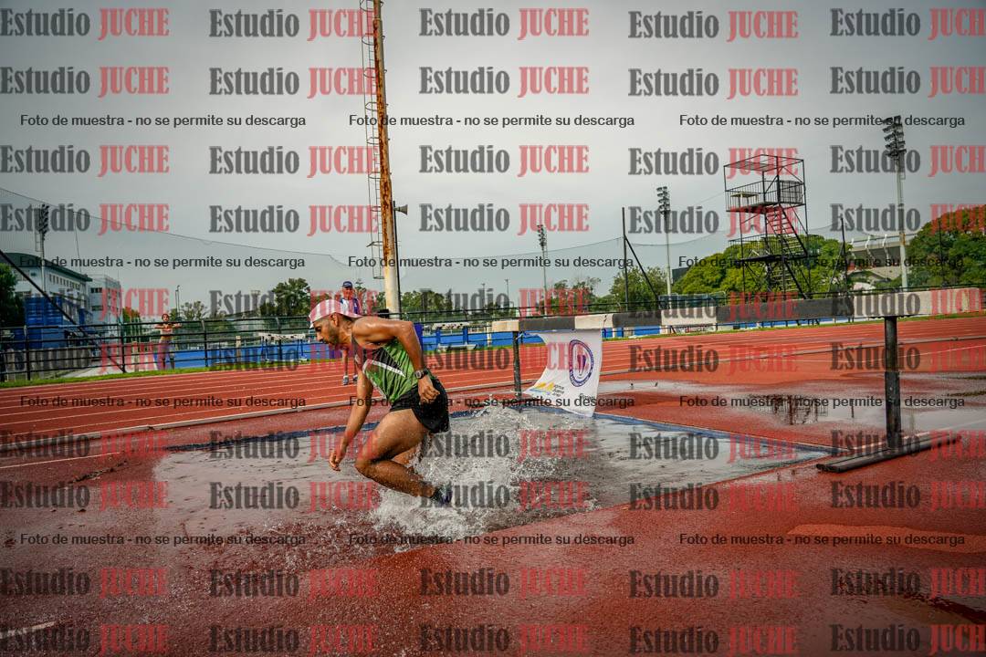 Fotos de los 3000 m con obstáculos de varones