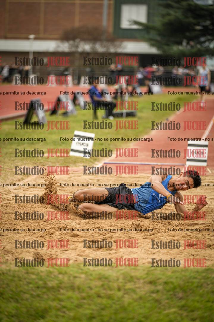 Fotos del salto en largo de varones