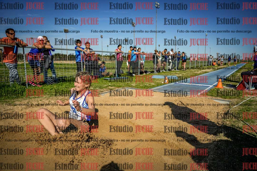 Fotos del salto en largo de mujeres
