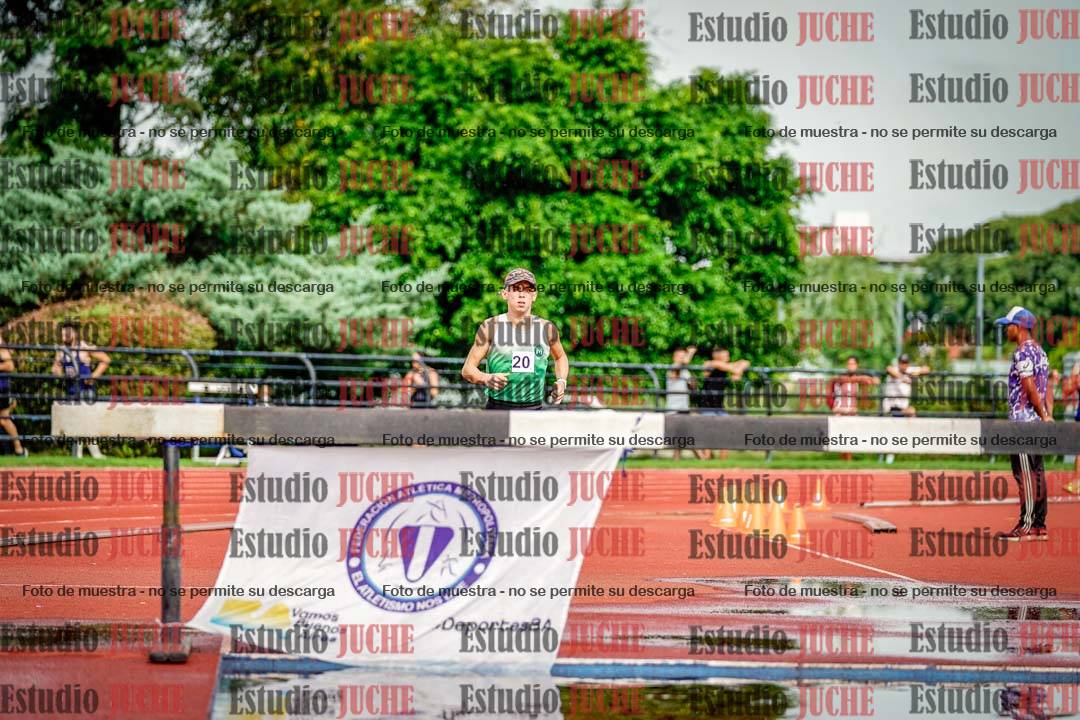 Fotos de los 3000 m con obstáculos de varones