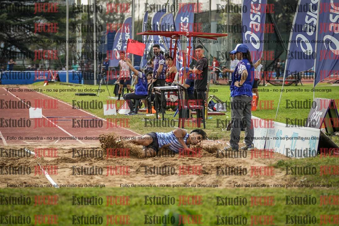 Fotos del salto en largo de varones