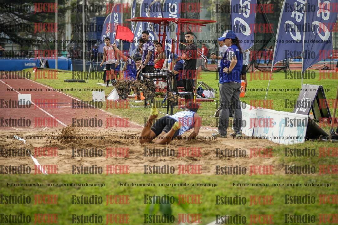 Fotos del salto en largo de varones