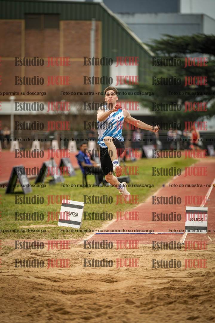 Fotos del salto en largo de varones