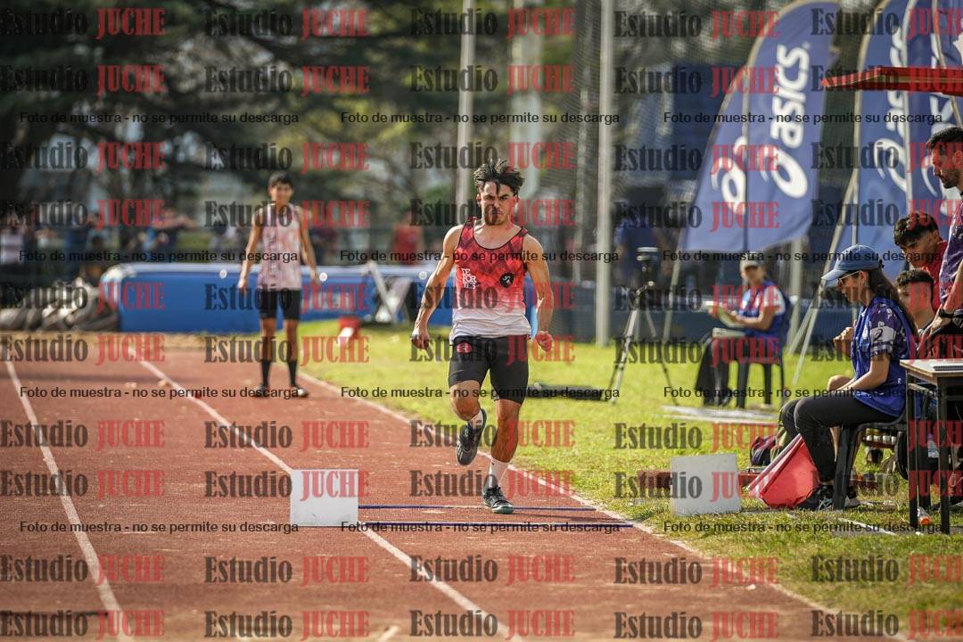 Fotos del salto en largo de varones