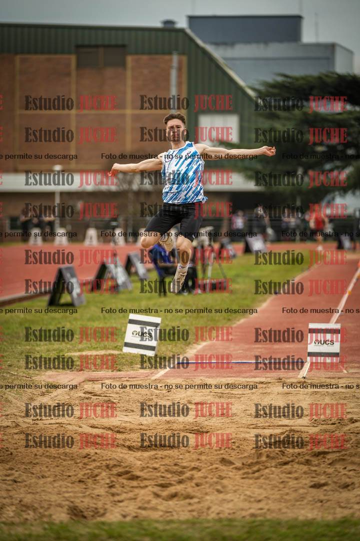 Fotos del salto en largo de varones