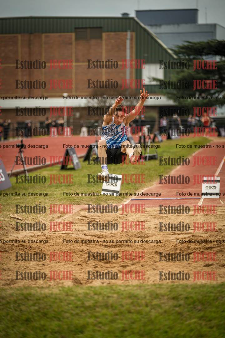Fotos del salto en largo de varones
