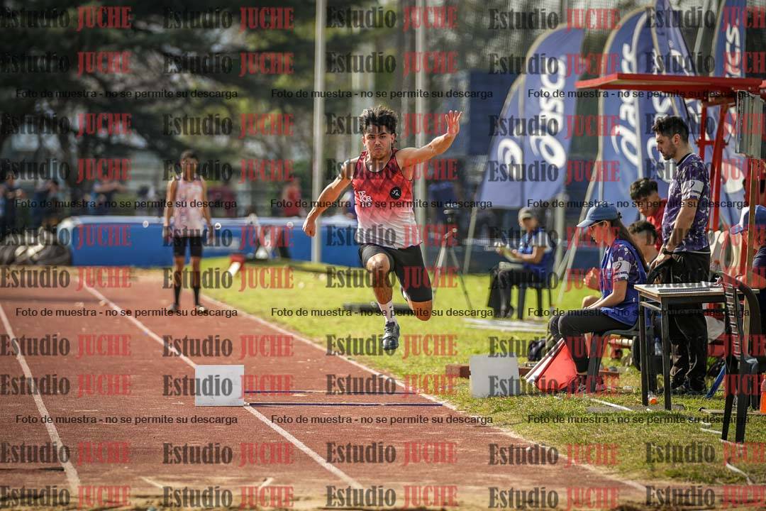 Fotos del salto en largo de varones