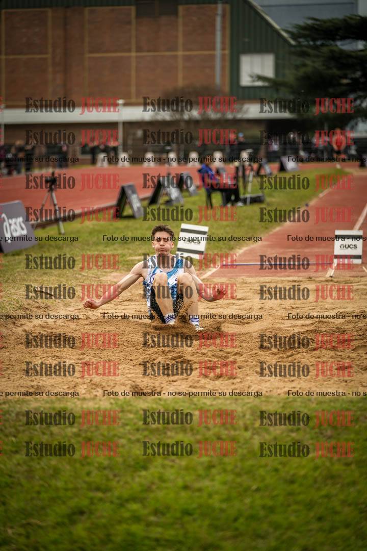 Fotos del salto en largo de varones