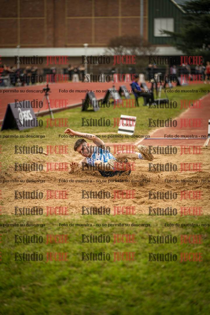 Fotos del salto en largo de varones