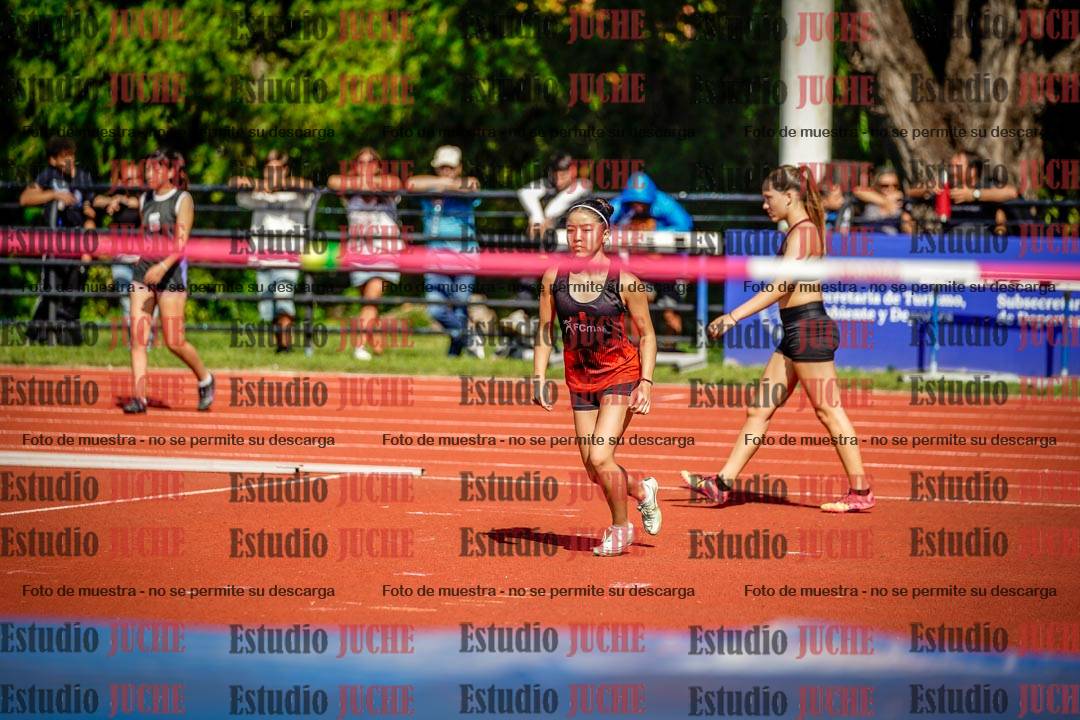 Fotos del salto en alto de mujeres