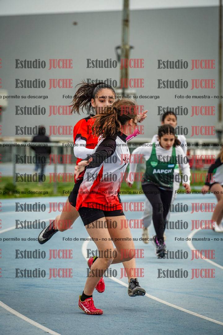 Fotos de las postas 5x80 m de mujeres - U14 - FINAL