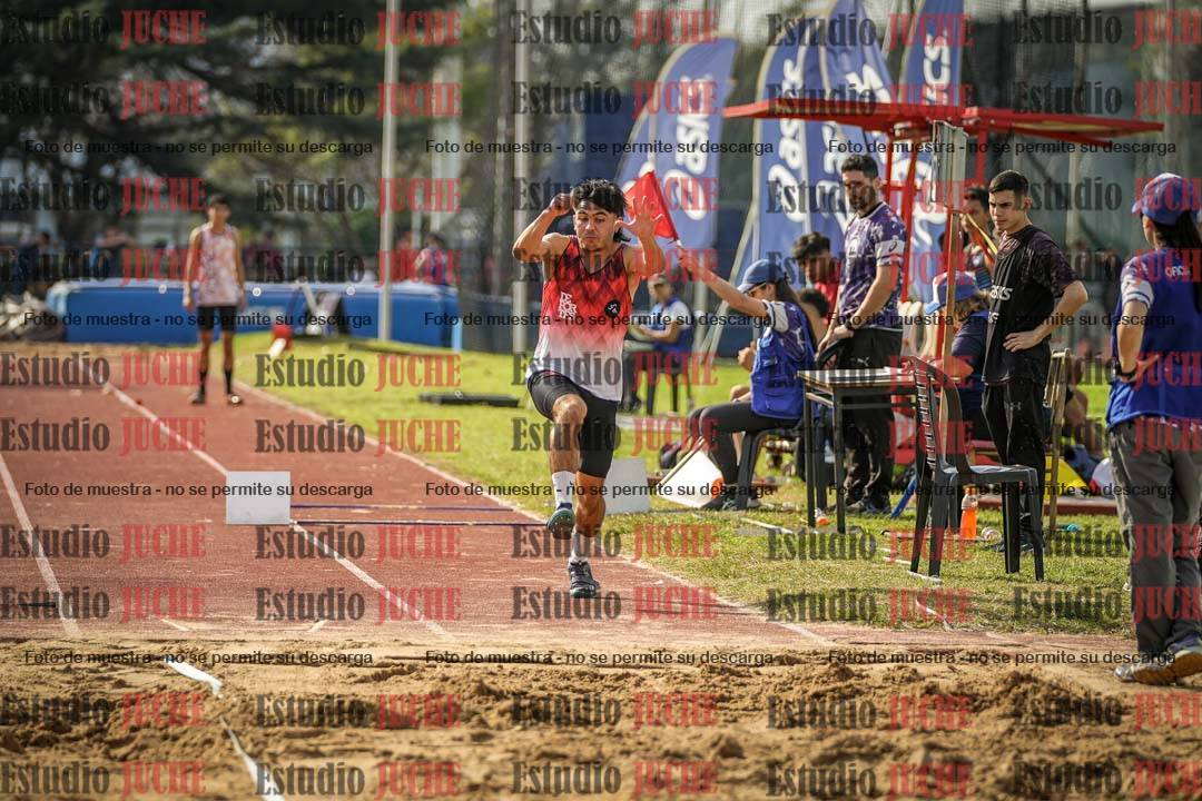 Fotos del salto en largo de varones
