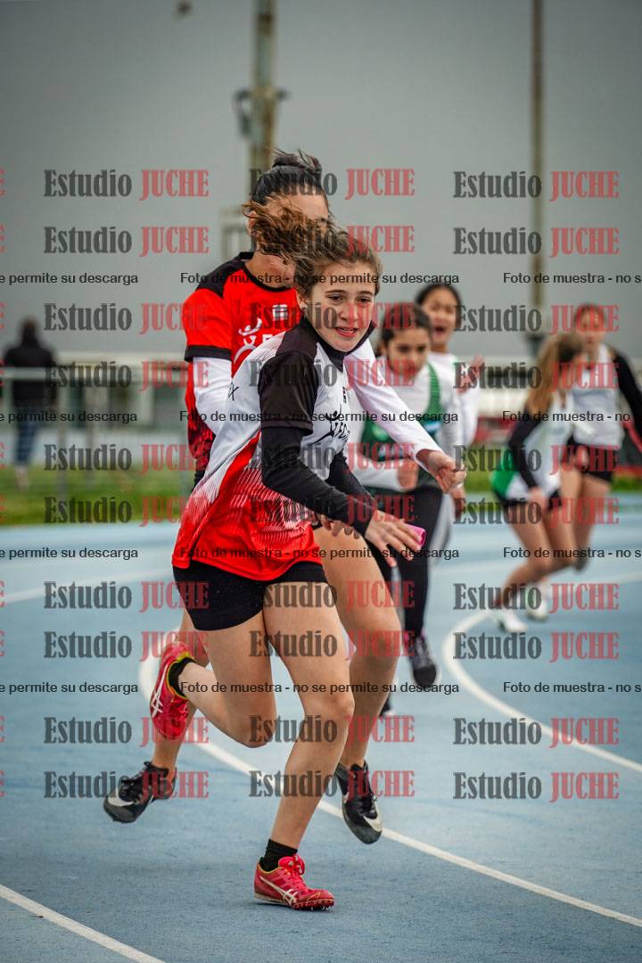 Fotos de las postas 5x80 m de mujeres - U14 - FINAL