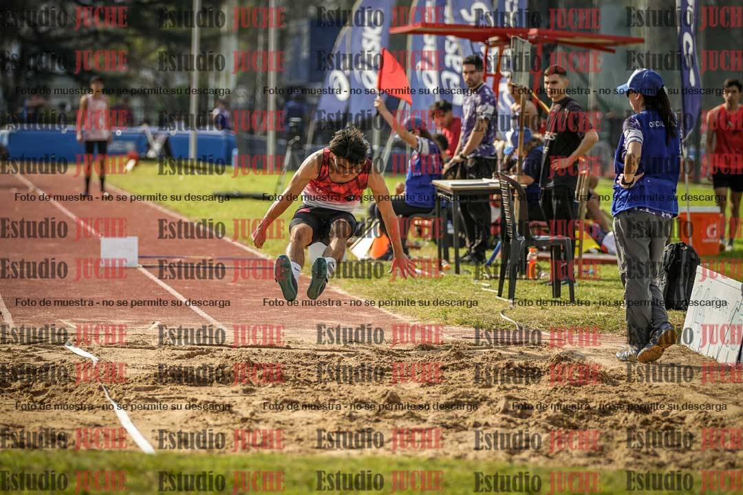 Fotos del salto en largo de varones