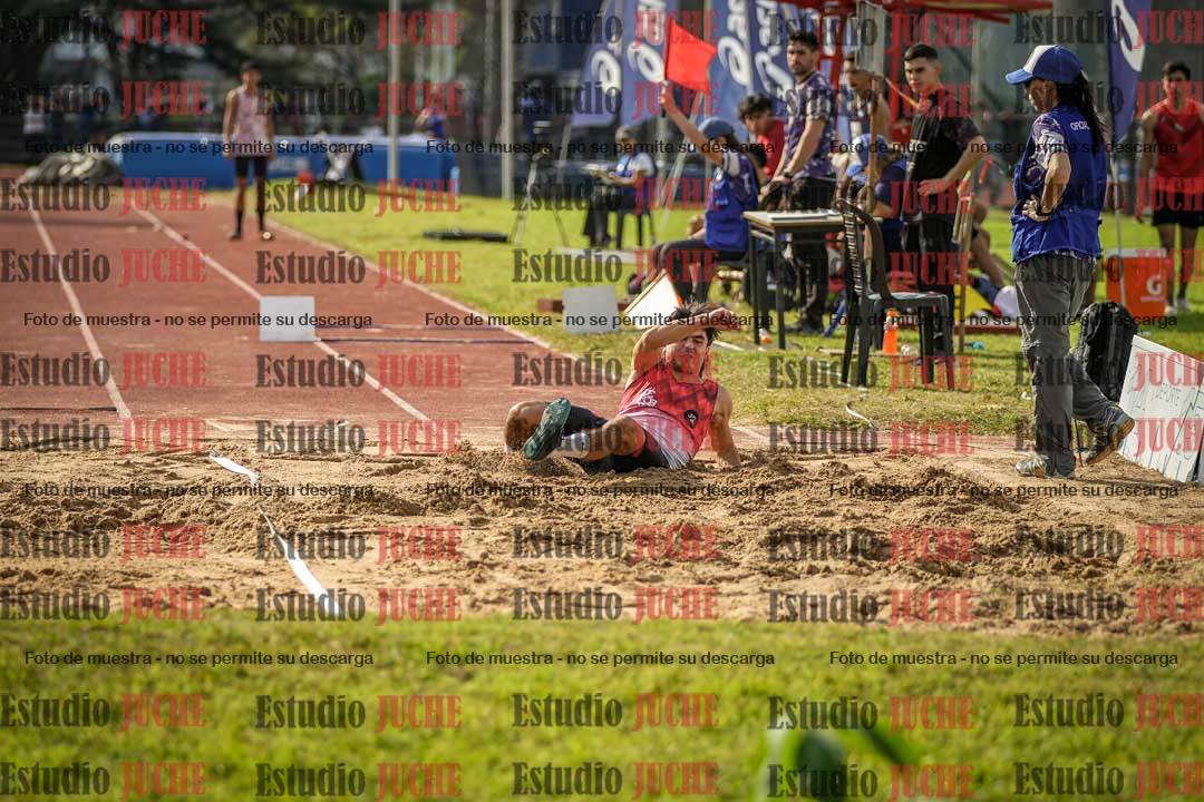 Fotos del salto en largo de varones