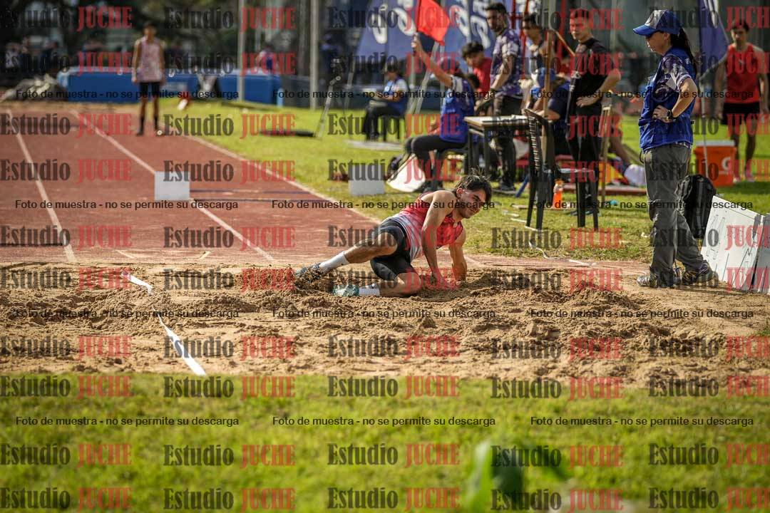 Fotos del salto en largo de varones