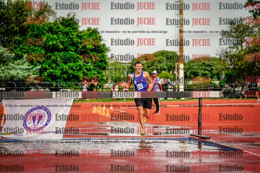 Fotos de los 3000 m con obstáculos de varones