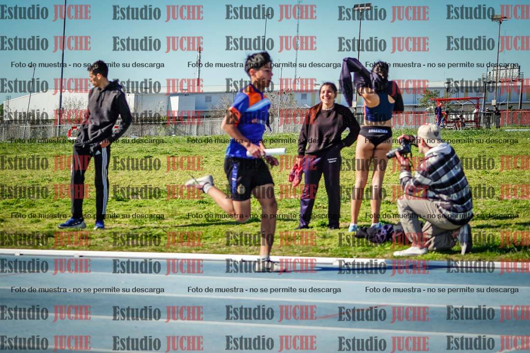 Fotos de las Postas 4x400 m de mujeres y varones
