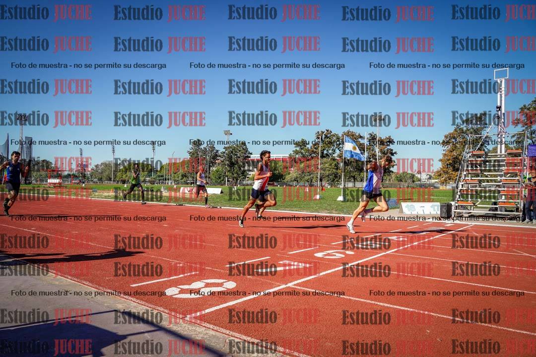 Fotos de los 400 m llanos de varones